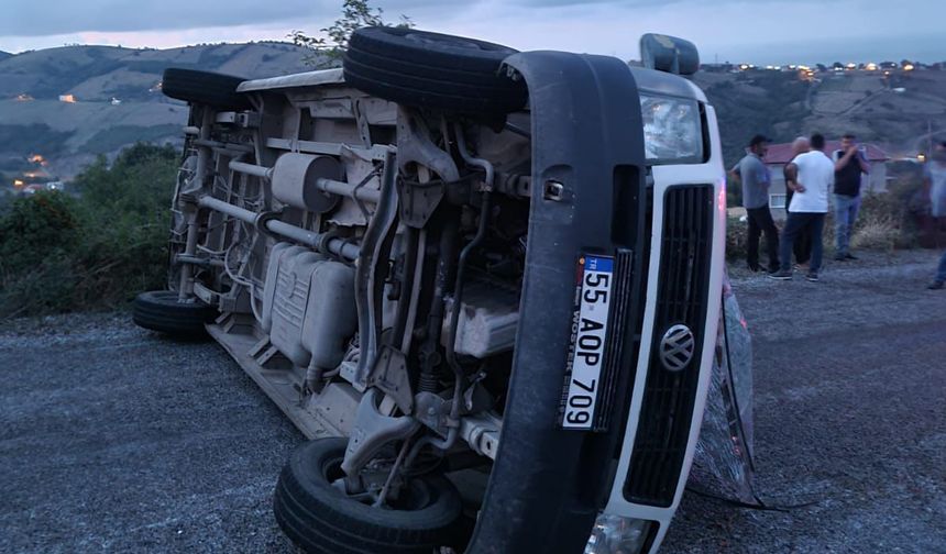 Samsun'da fındık işçilerini taşıyan minibüs devrildi: 15 yaralı