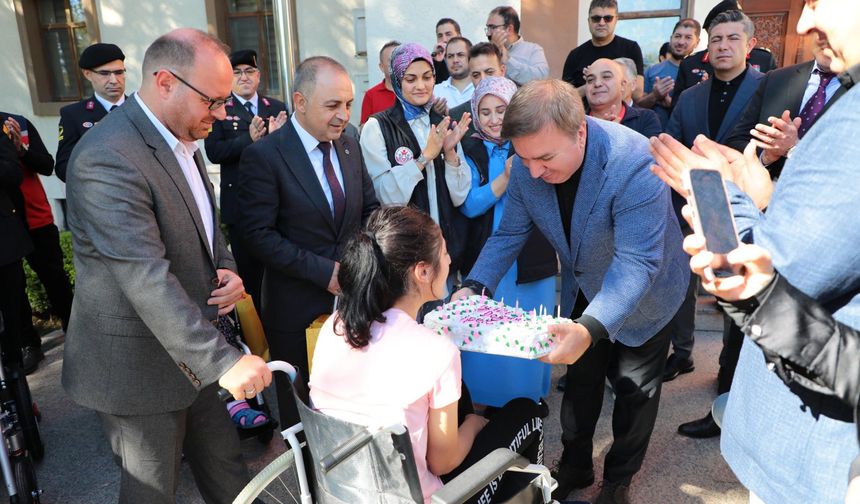 Erzincan’da, engelli bireyler tekerlekli sandalyelerine kavuştular