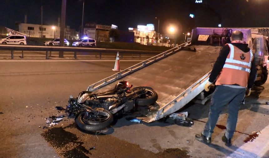 Esenler TEM Otoyolu'ndaki kazada motosikletli hayatını kaybetti