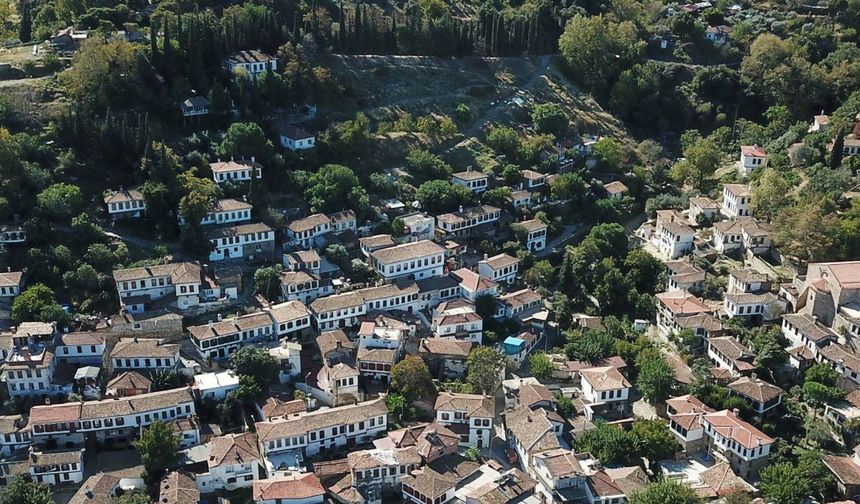 İzmir Şirince, sonbaharda da yerli ve yabancı turistlerin uğrak noktası