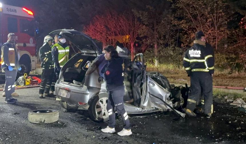 Tekirdağ’da iş makinesi otomobile çarptı; 5 kişi yanarak yaşamını yitirdi