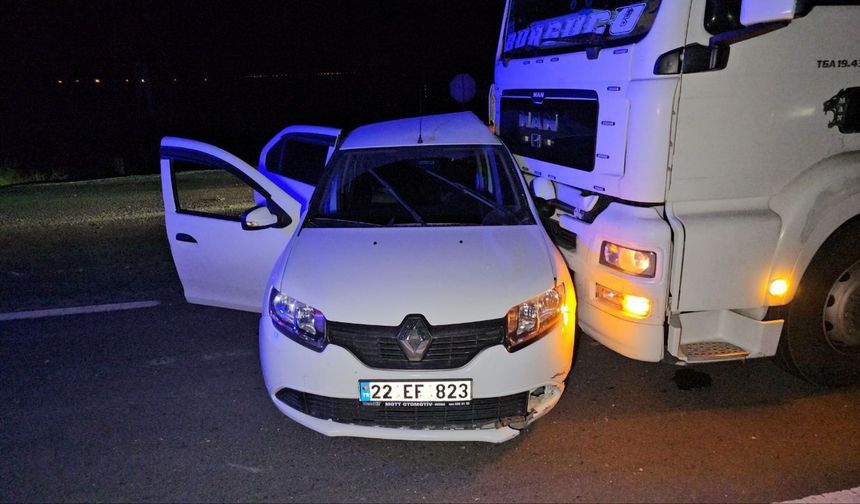 TIR ile çarpışan otomobilin ehliyetsiz sürücüsü, alkollü çıktı