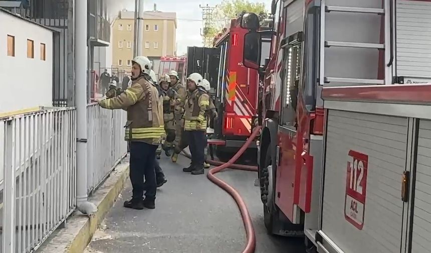 Avcılar'da iş hanında yangın çıktı