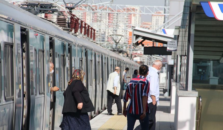 Başkentray, bir günde 94 bin yolcu taşıyarak rekor kırdı