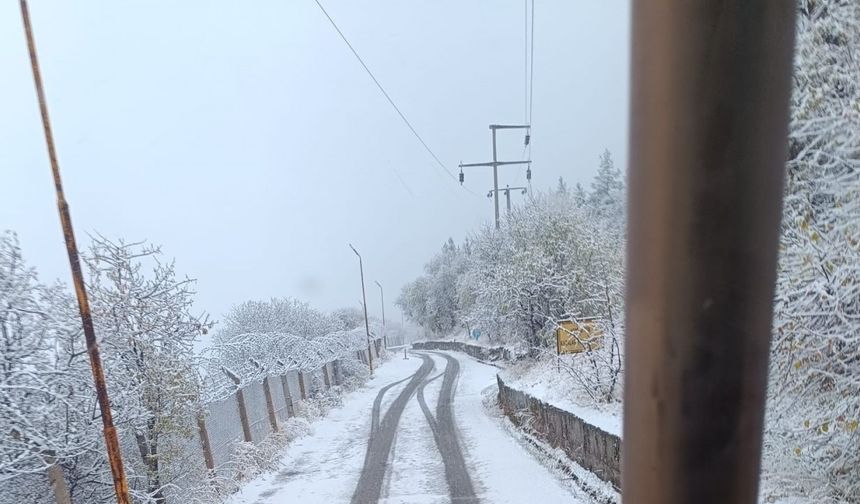 Mardin'de mevsimin ilk kar yağışı