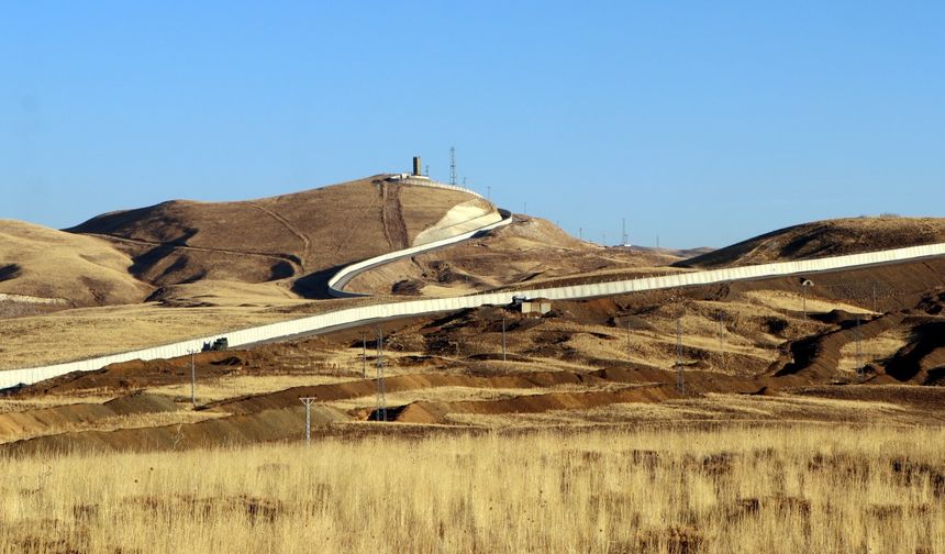 Türkiye-İran sınırında inşaa edilen güvenlik duvarının 3’te 2’si tamamlandı