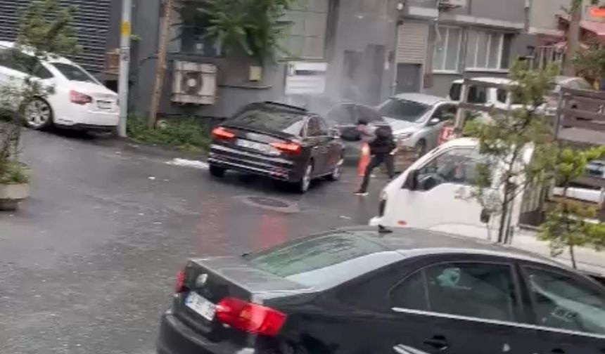 KAĞITHANE’DE SOKAK ORTASINDA PUSU OTOMOBİLDEKİ GENÇ KURŞUN YAĞMURUNA TUTULDU