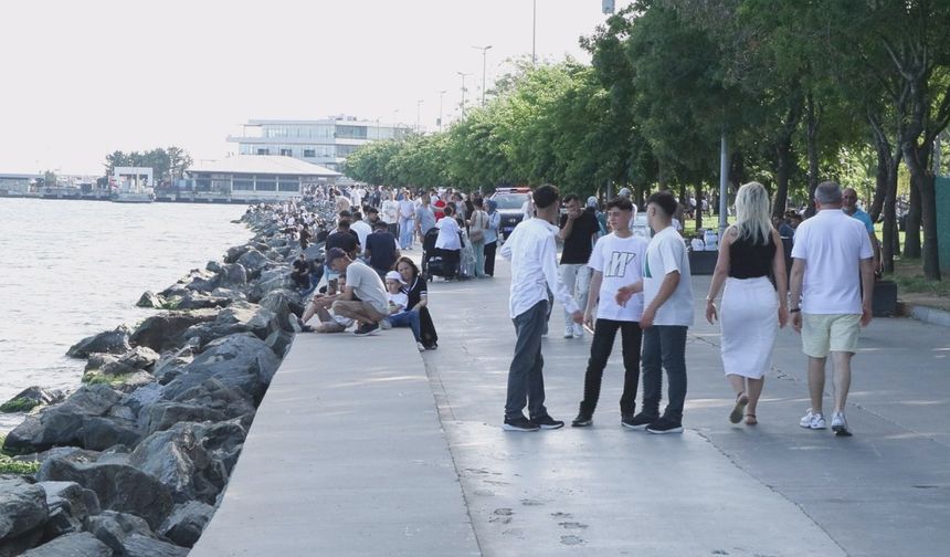 Kurban Bayramı'nı İstanbul'da geçirenler sahillere akın etti