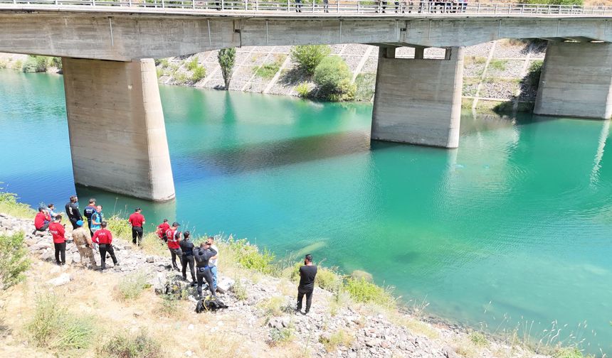 Tunceli’de Acı Olay  2 Gündür Kayıp Olan Ekin Bulat’ın Cansız Bedeni Baraj Gölünde Bulundu