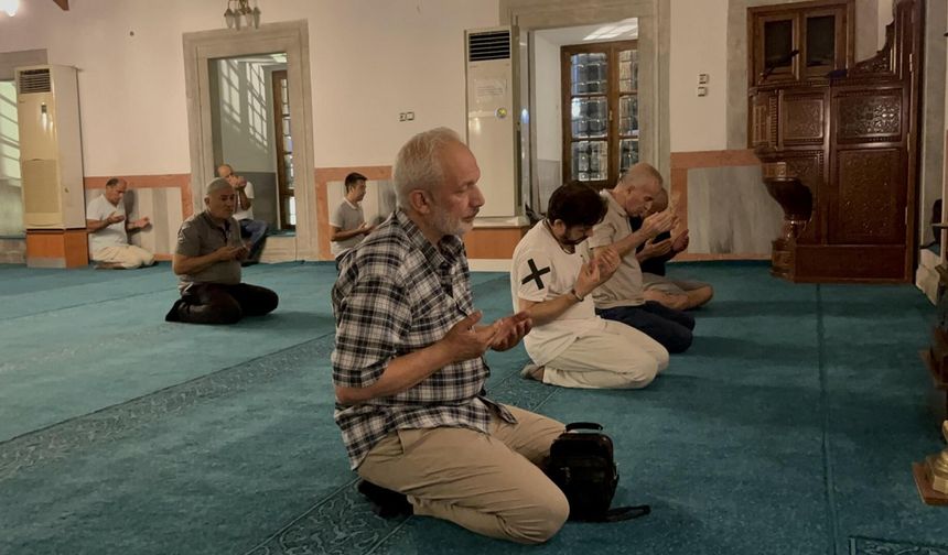 Orman yangınlarının sona ermesi için camilerde dua edildi