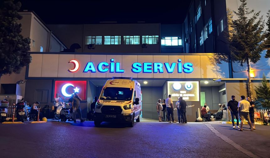 Eşini bacağından yaralayan koca, aynı tabancayla kendisini de başından vurdu