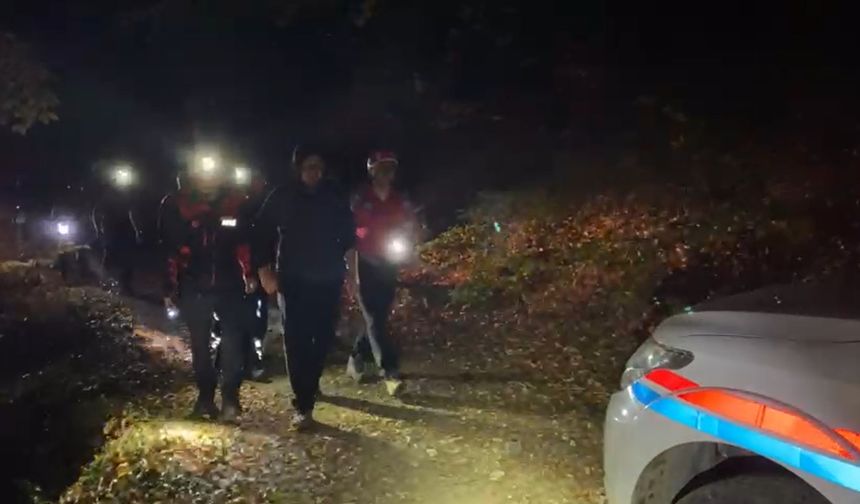 Uludağ'da doğa yürüyüşünde mahsur kalan kişiyi ekipler kurtardı