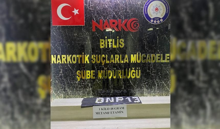 Yolcu otobüsündeki 2 kişinin midesinden 1 kilo uyuşturucu çıktı