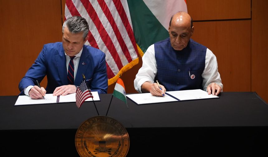 ABD ile Hindistan arasında 10 yıllık savunma iş birliği anlaşması imzalandı