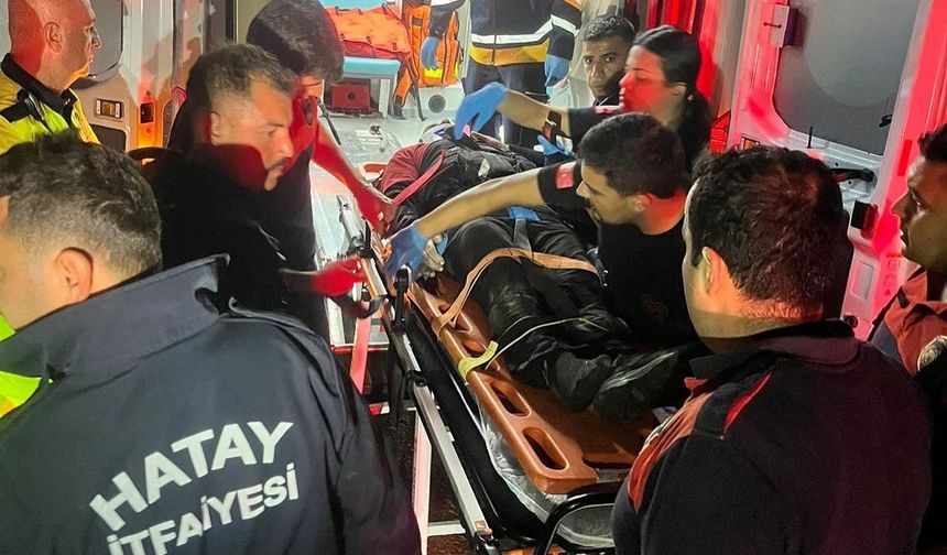 Asi Nehri'ne düşen motosikletliyi itfaiye erleri kurtardı