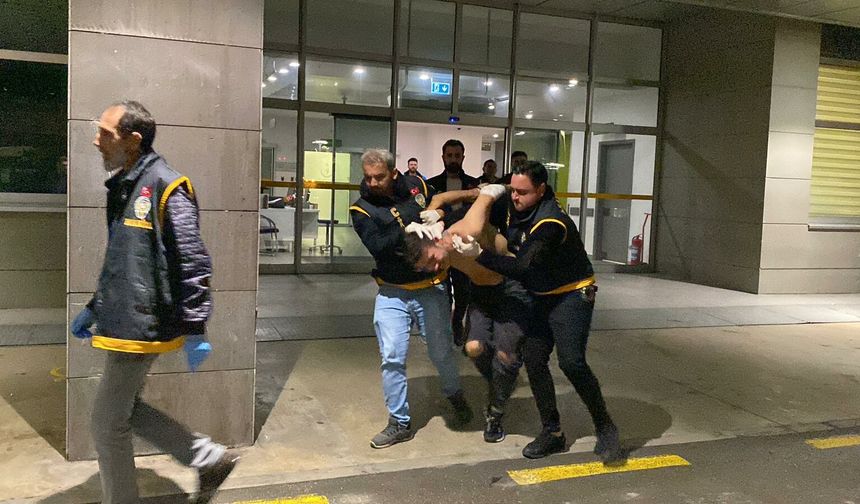 Camide 2 kişiyle ilişkiye girdiğini iddia ettiği kız kardeşine şiddet uygulayıp, üzerine kaynar su döktü