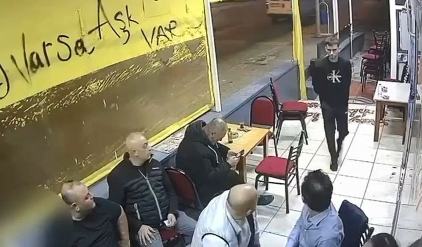 Çay ocağında otururken tabancayla vuruldu, o anlar kamerada