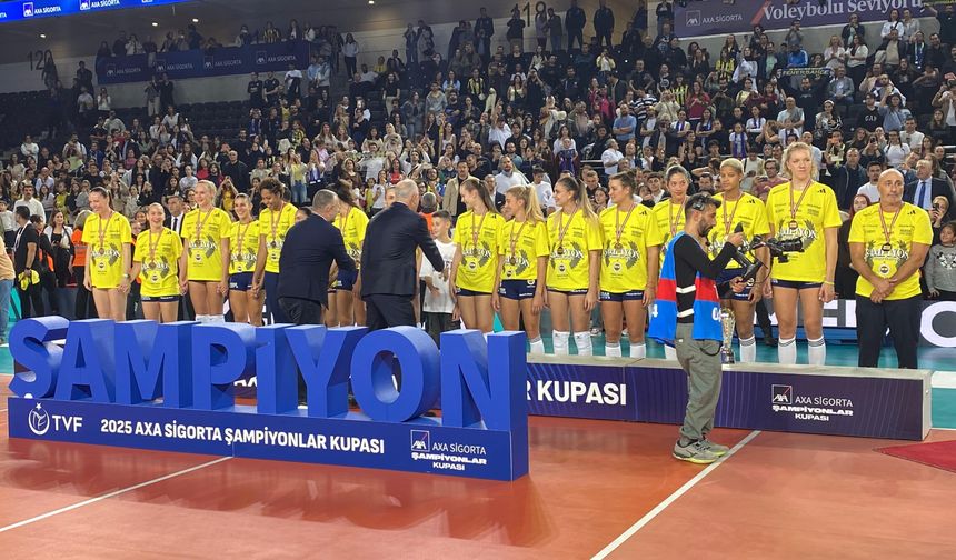 Fenerbahçe Medicana şampiyonluk kupasını aldı