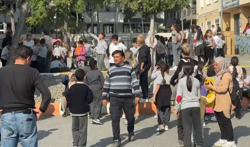 İstanbul'da depremin ardından okullar tahliye edildi