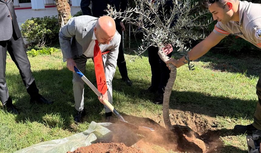 OYAK Yönetim Kurulu Başkanı Aksakallı'dan KKTC Başbakanı Üstel'e ziyaret