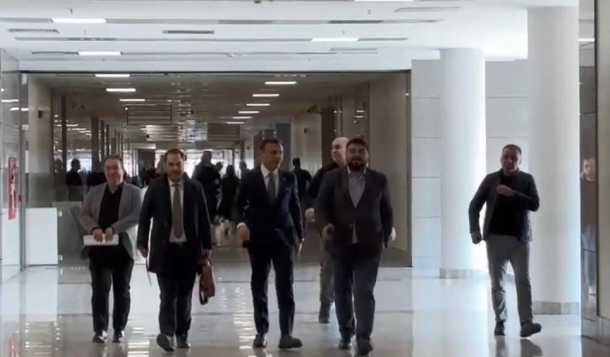Özgür Çelik'in yargılandığı 'Tedbiren görevden uzaklaştırma' davasında ilk duruşma