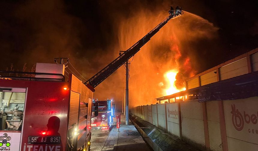 Samsun'da geri dönüşüm tesisindeki yangın 3,5 saatte kontrol altına alındı