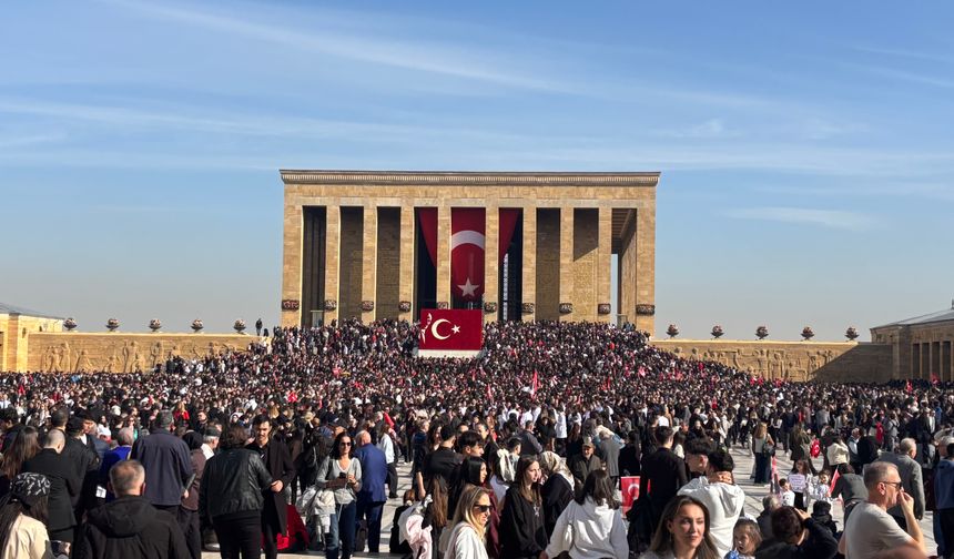 10 Kasım'da Anıtkabir'e ziyaretçi akını