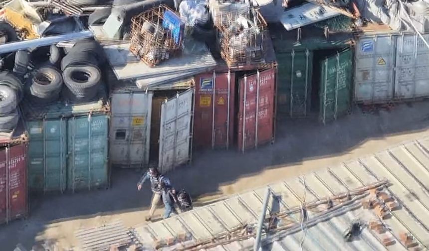 Beylikdüzü'nde TIR parkındaki konteynerde 34 bin elektronik sigara ele geçirildi