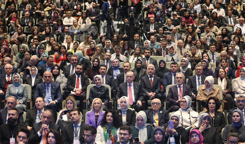 Cumhurbaşkanı Erdoğan: Geleceğimiz açısından alarm zilleri çok yüksek sesle çalıyor