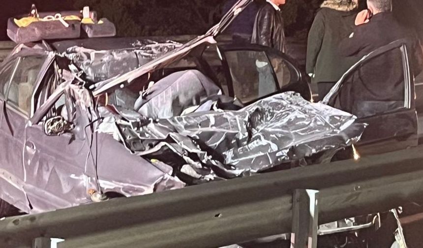 Kütahya'da otomobil, TIR'ın altına girdi: 1 ölü