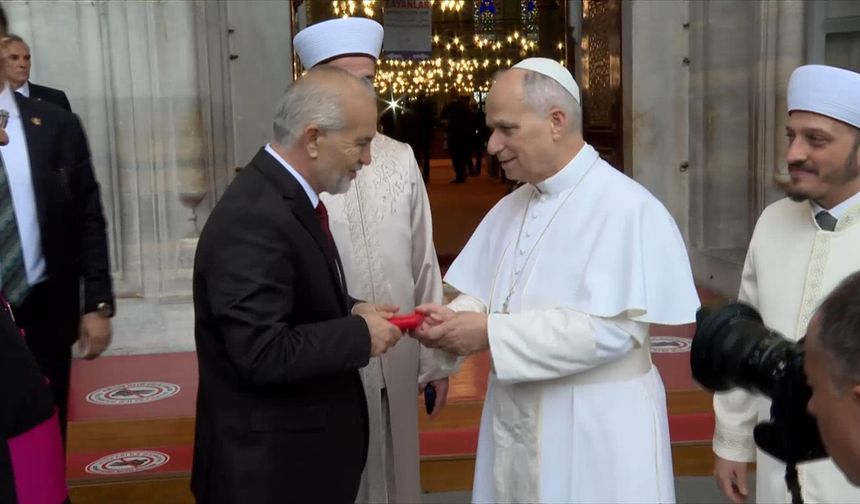 Papa 14'üncü Leo Sultanahmet Camii'ni ziyaret etti