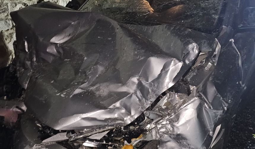 Sivas'ta otomobiller çarpıştı: 1 ölü, 2 yaralı