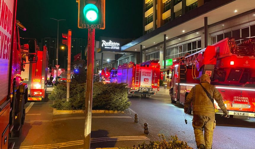 Sultangazi'de 27 katlı otelde yangın: 4 kişi hastaneye kaldırıldı