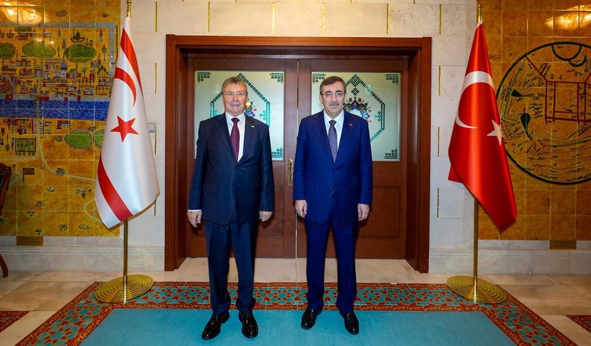 Cevdet Yılmaz, KKTC Başbakanı Üstel ile bir araya geldi