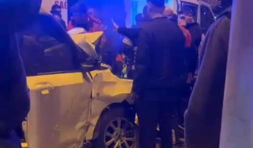 Diyarbakır'da yarışan 3 aracın karıştığı kaza kamerada: 3 yaralı