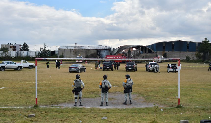 Meksika'da küçük uçak düştü: 7 ölü