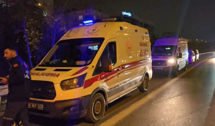 Sultanbeyli TEM Otoyolu'nda cipe çarpıp kaçan otomobil sürücüsü zincirleme kazaya neden oldu: 2 yaralı