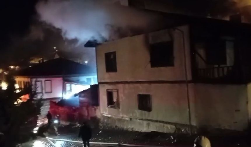 Beypazarı'nda çıkan yangında 6 ev kullanılmaz hale geldi