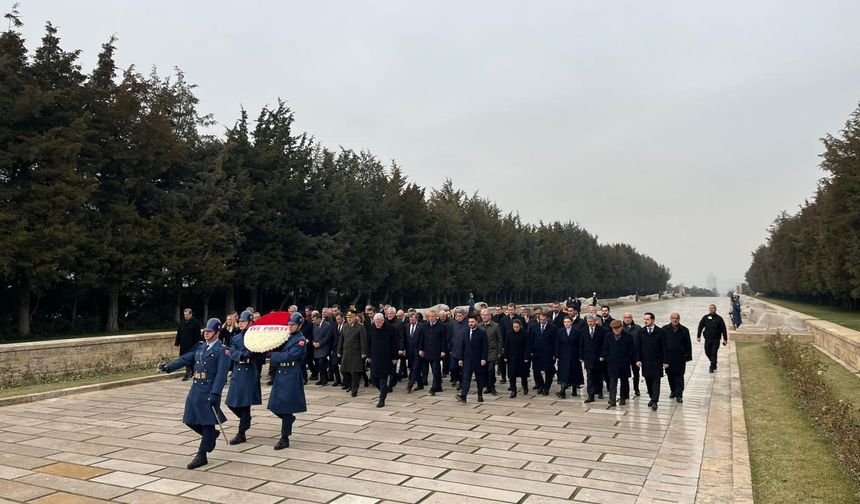 İYİ Parti'den, Anıtkabir'e ziyaret