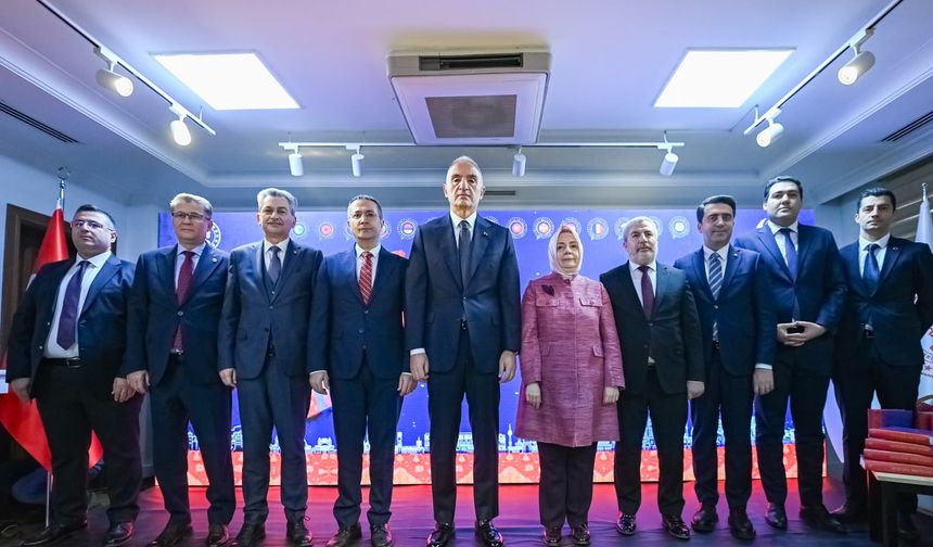 Bakan Ersoy, 'Dünya Dillerinde Türkçe Sözlüğü'nü kamuoyuna tanıttı