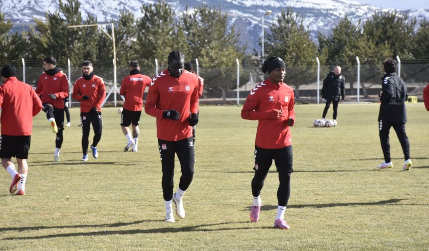 İsmet Taşdemir: Sivasspor'u en kısa sürede layık olduğu yere getirmenin peşine düşeceğiz