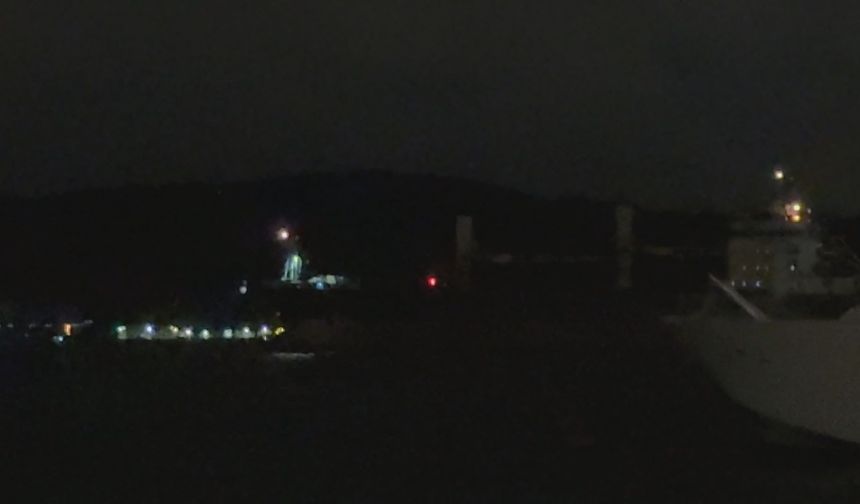 İstanbul Boğazı'nda sürüklenen yük gemisi kurtarıldı