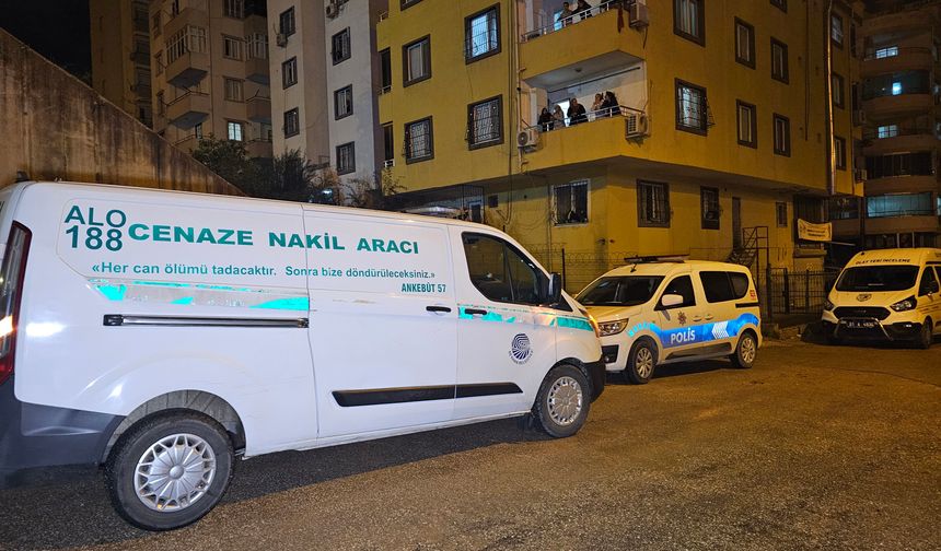 Lastiği patlayan otomobil, şarampole yuvarlandı; 1 ölü, 1 yaralı