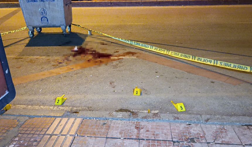 Otobüs beklerken husumetlisinin silahlı saldırısında ağır yaralandı