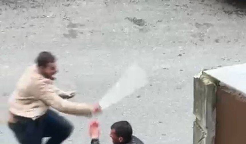 Sultangazi'de boşanma aşamasında olduğu eşinin sevgilisini başından bıçakladı