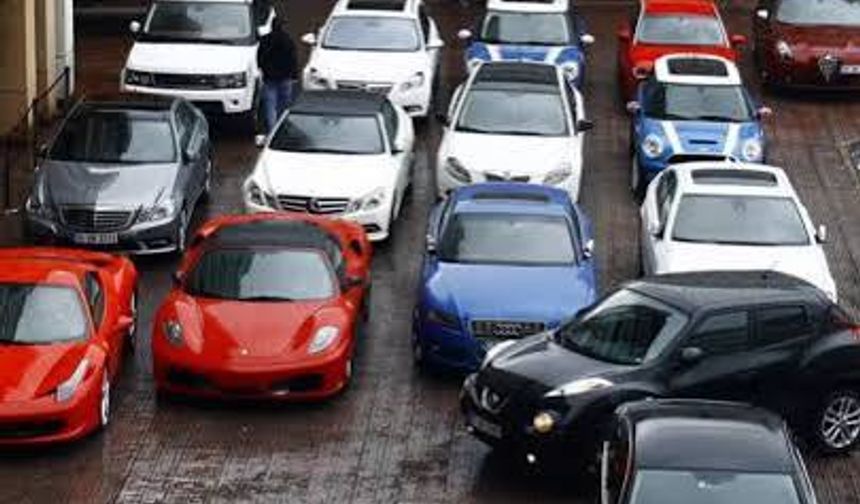 Gümrükten usulsüz geçirilen 65 lüks araca el konuldu: 22 gözaltı