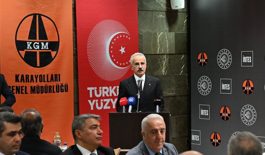 Bakan Uraloğlu, inşaat sanayicileri işverenleri ile iftarda bir araya geldi