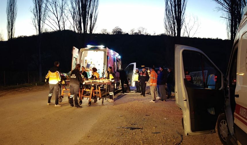 Balıkesir'de otomobil dere yatağına devrildi: 3'ü çocuk 5 yaralı