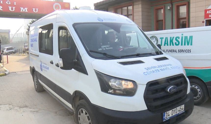 Çekmeköy'de okulda bıçaklanarak öldürülen öğretmenin cenazesi Adli Tıp Kurumundan alındı