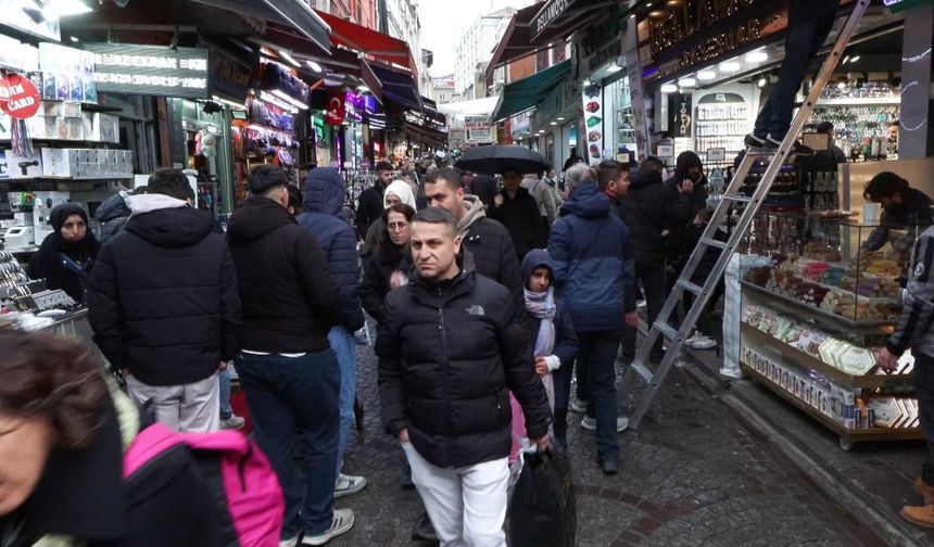 Eminönü'nde bayram alışverişi yoğunluğu
